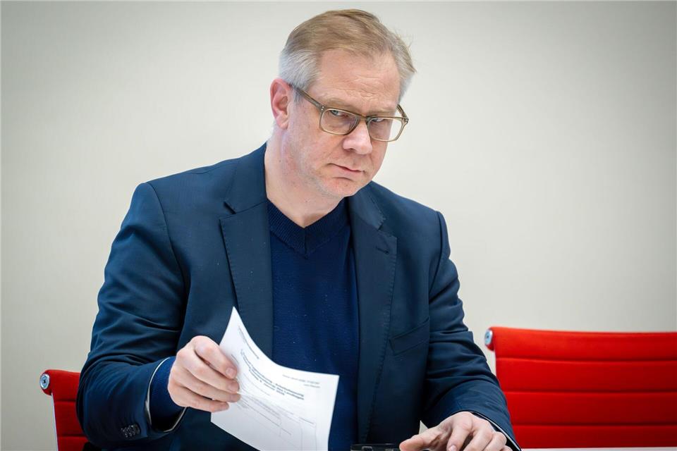 „Ich nehme nur jemandem den Platz im Bunker weg“: Der Beauftragte gegen Antisemitismus, Andreas Büttner, sagte eine geplante Israel-Reise wegen einer Konferenz ab. (Archivbild)Soeren Stache/dpa