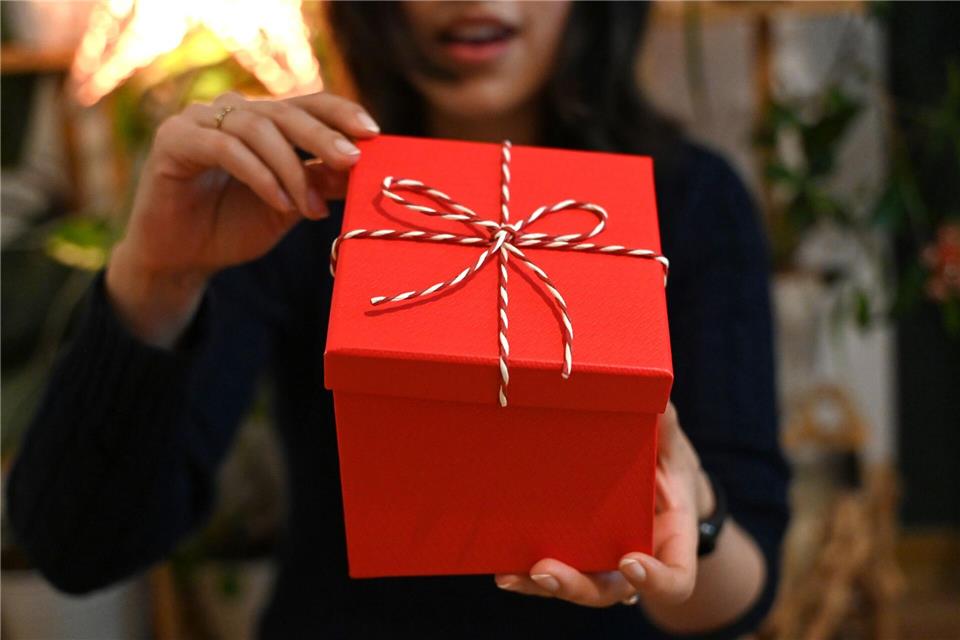 Ich schenk‘ mir was: neuer Geschenke-Trend zum FestElisa Schu/dpa
