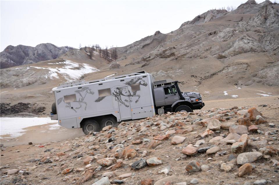 Ich will da hin - und der Zetros 6x6 kommt meistens dahin. Denn viele Grenzen kennt der geländegängige Lkw nicht.Fabian Hoberg/dpa-tmn