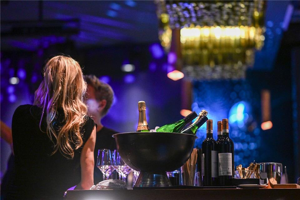 „Ich will unbedingt mal ein Kind - du auch?“: Das erste Date kann etwas zu früh für diese Frage sein. Dennoch ist wichtig, frühzeitig abzugleichen, ob beide dasselbe vom Leben wollen. Jens Kalaene/dpa/dpa-tmn