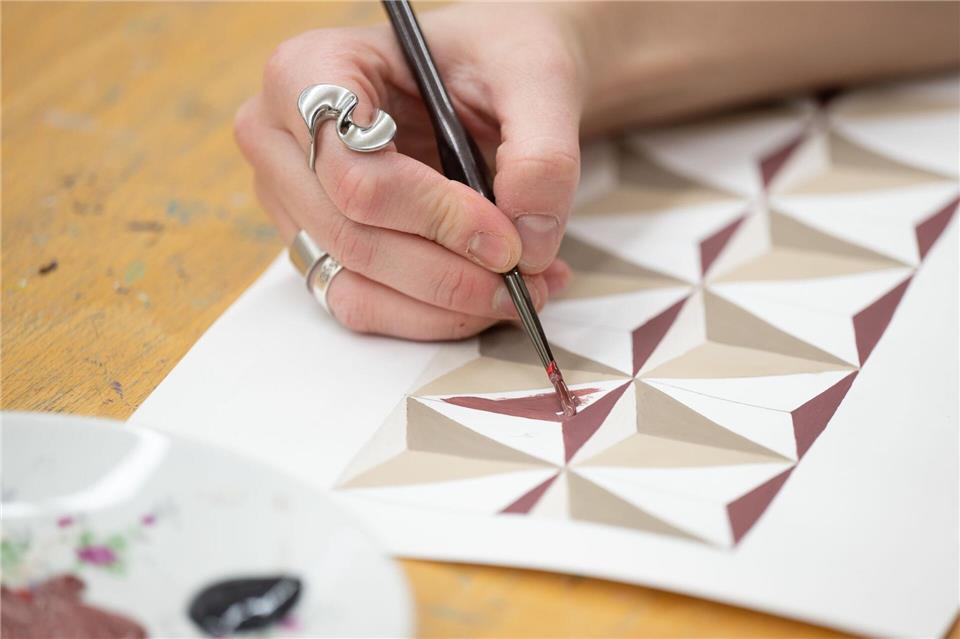 „Ich wollte was Praktisches machen, ich wollte mit den Händen arbeiten“, erzählt Paulina Ließner.Sebastian Kahnert/dpa