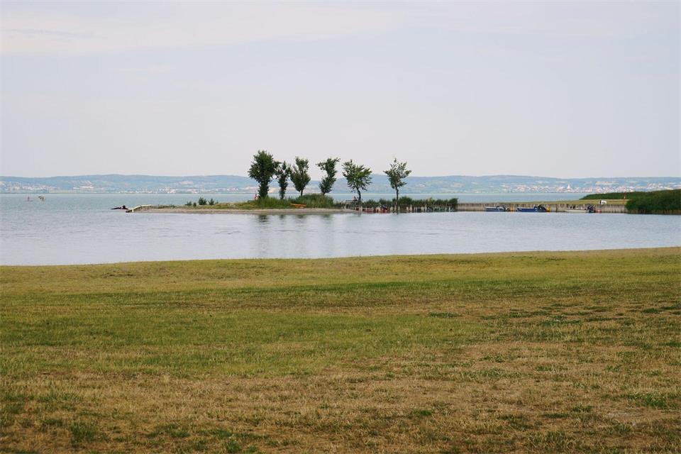 Idyllischer Nordstrand: Am Ostufer des Neusiedler Sees im nördlichen Burgenland liegt Podersdorf. Stefan Weißenborn/dpa-tmn