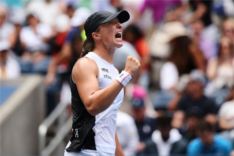 Iga Swiatek steht bei den US Open nach einem glatten Sieg im Viertelfinale.Heather Khalifa/AP/dpa