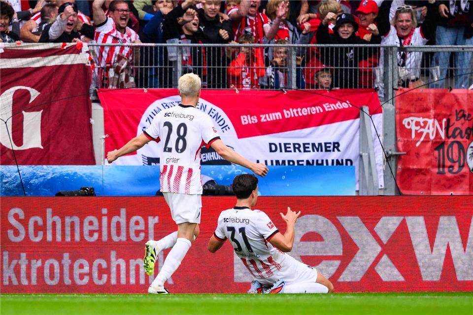 „Einfach zu wenig“ - VfB verlässt Freiburg mit Frust Igor Matanović lässt die Fans mit einem späten Doppelpack jubeln.Tom Weller/dpa