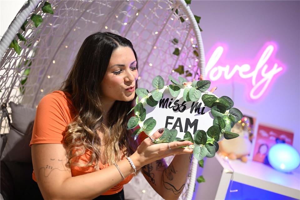 Ihr Fans schicken ihr immer wieder Sachen, mit denen sie Geräusche machen soll vor der Kamera. Felix Kästle/dpa