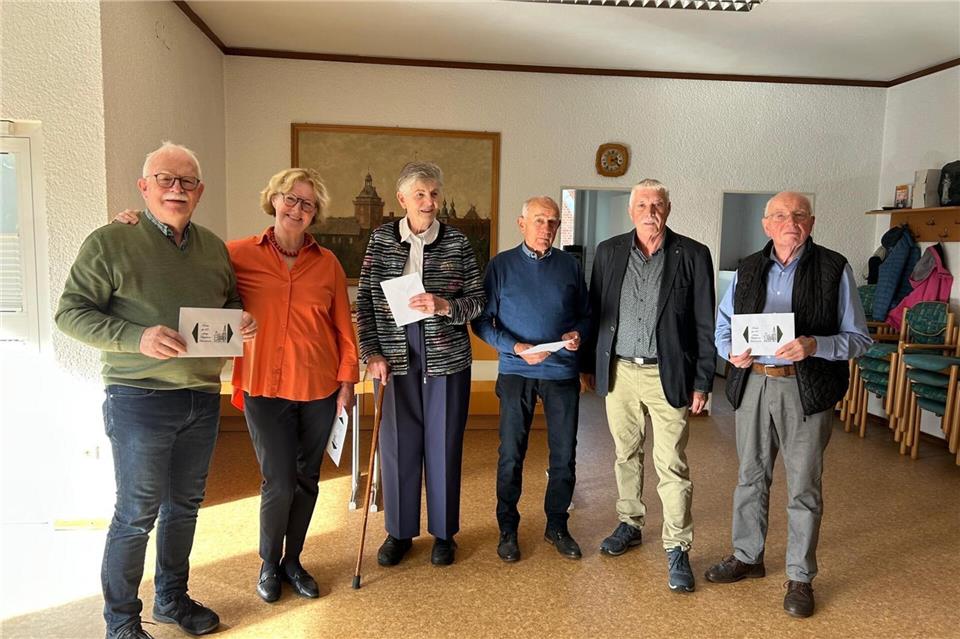 Ihr Jubiläum durften feiern (von links): Karl-Heinz Tünte, Gerda Tünte, Dr. Hilde Lerner-Wienert, Heinz Heisterklaus, Vorsitzender Hans Brune und Richard Sühling. Auf dem Foto fehlen Norbert Hater, Helga Kipp und Winfried Stolzis.