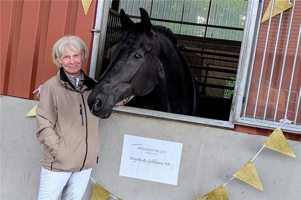 Ihren „Goldstern“ bildete Brigitte Berger selbst aus. Kürzlich holten die beiden den Kreistitel in Ottenstein.