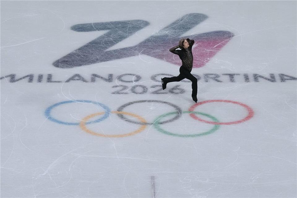 Ilia Malinin sichert dem US-Team die Goldmedaille.Natacha Pisarenko/AP/dpa