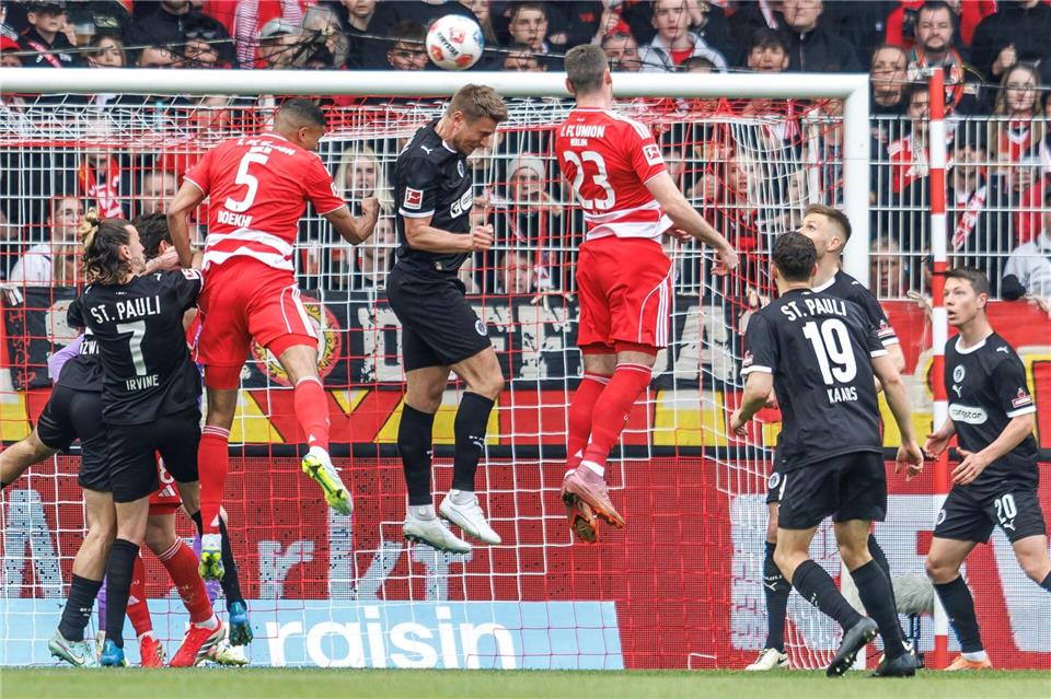 Ilic (M) traf endlich an der Alten Försterei.Andreas Gora/dpa
