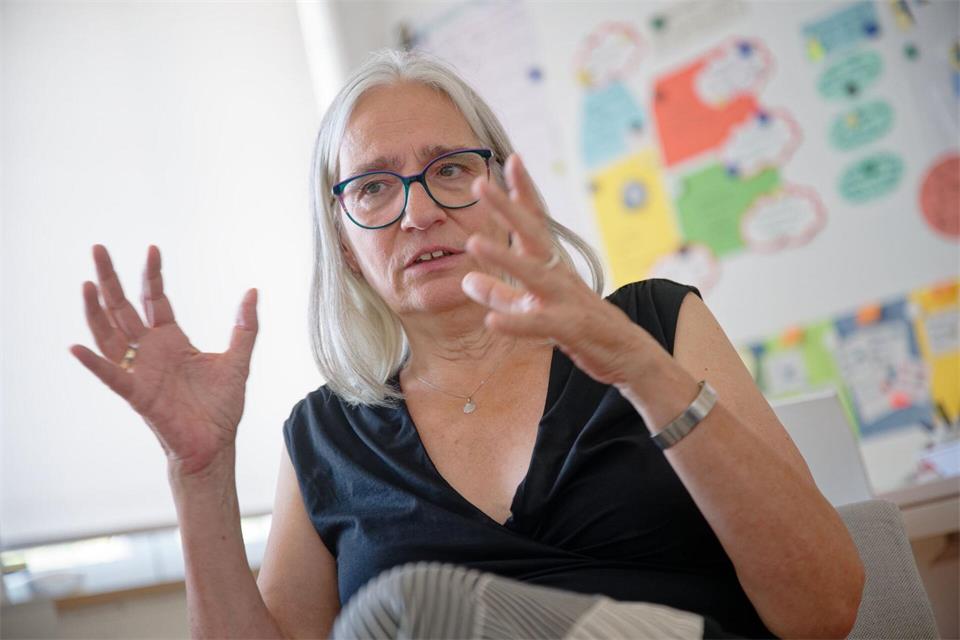 Ilka Werner, Superintendentin des Kirchenkreises Solingen, im Gespräch. (Archivbild)Henning Kaiser/dpa