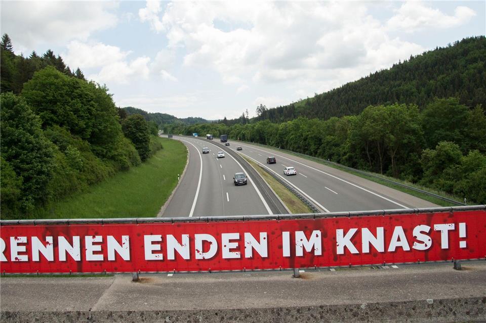 Illegale Autorennen enden oft genug tödlich - oder im Gefängnis (Archivbild).Steffen Schmidt/dpa