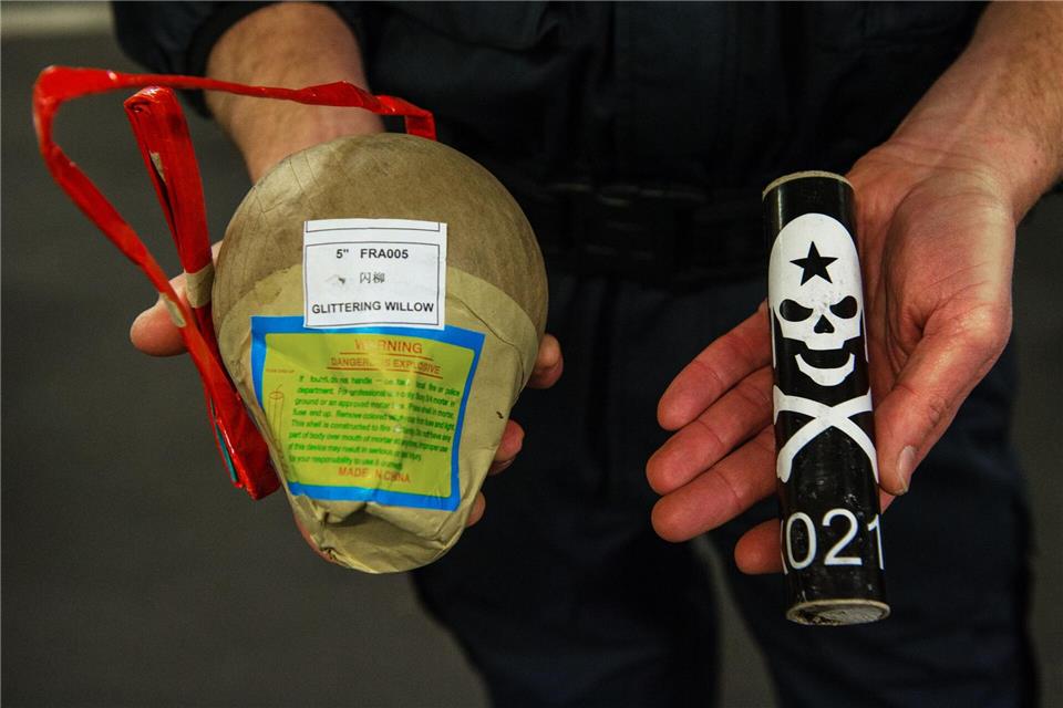 Illegale Feuerwerkskörper können schwere oder sogar tödliche Verletzungen verursachen (Archivbild).Andreas Arnold/dpa