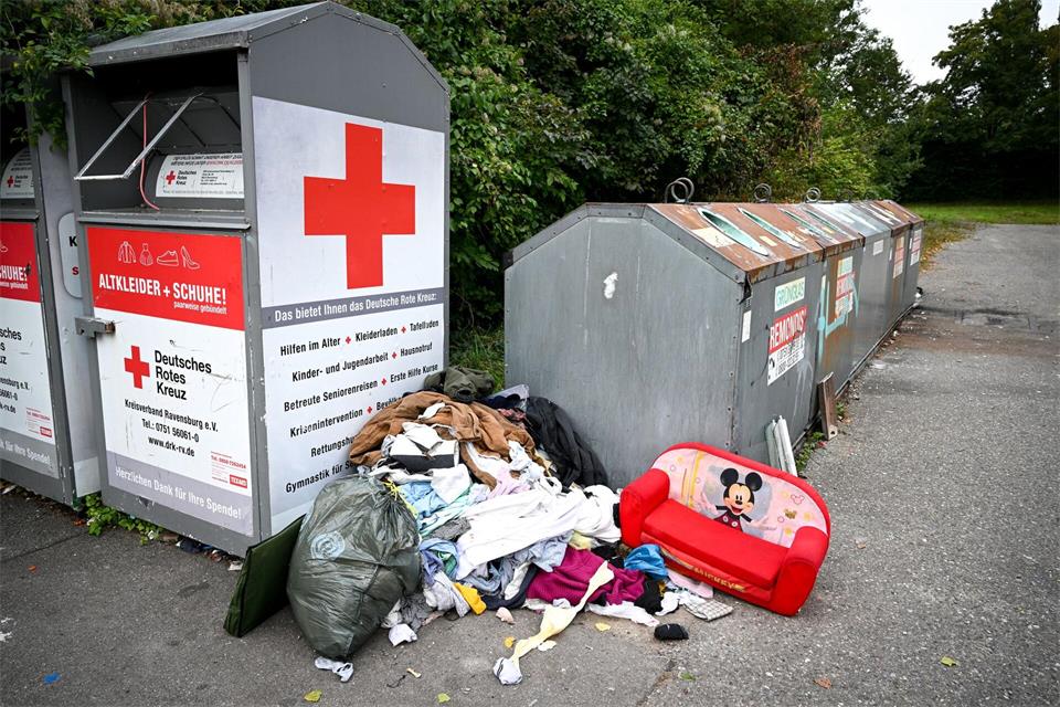 Illegale Müllentsorgung treibt hessische Kommunen an ihre Grenzen. (Symbolbild). Felix Kästle/dpa
