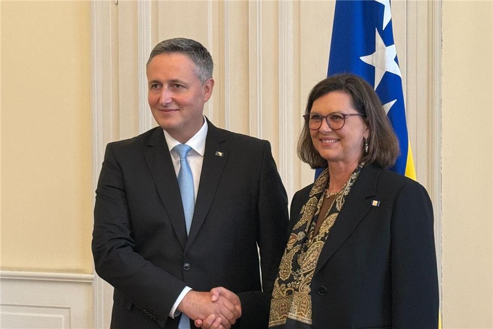 Ilse Aigner auf Auslandsreise: In Sarajevo wurde sie von Staatspräsident Denis Becirovic empfangen.Christoph Trost/dpa