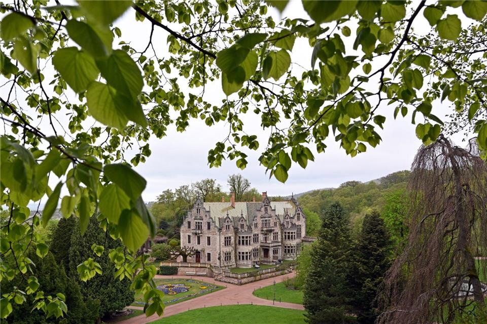 Im 160 Hektar großen Park liegt auch das Schloss Altenstein.Martin Schutt/dpa