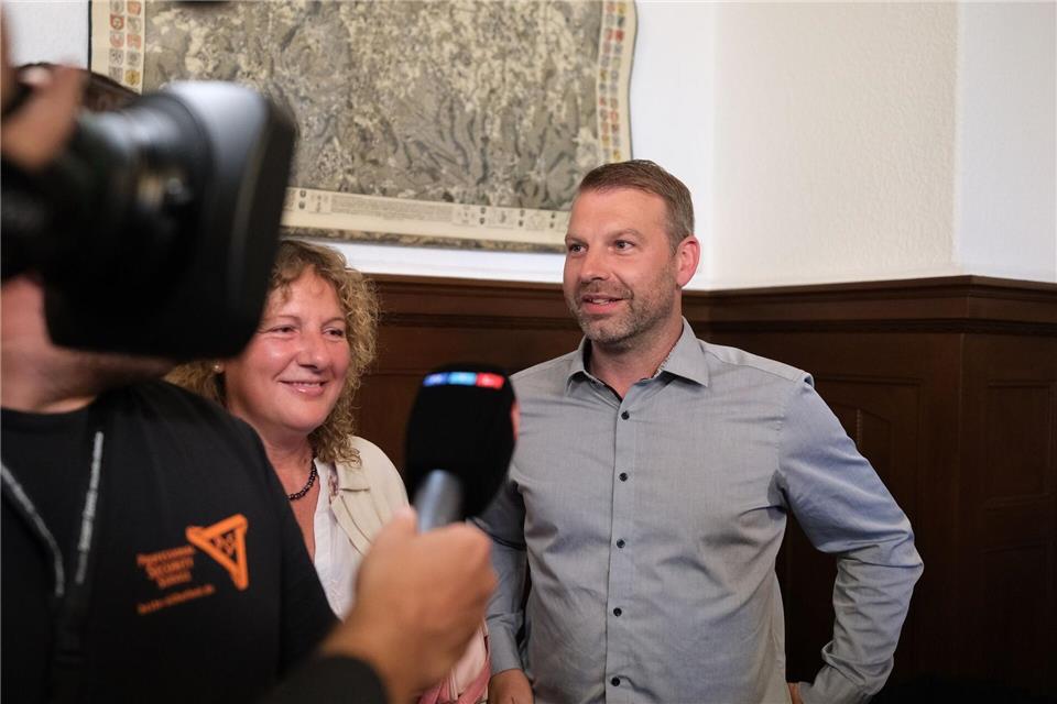 Im 2. Wahlgang gewann Marcus Hoffmann (CDU) Anfang Juni die OB-Wahl in Aue-Bad Schlema. Doch wann kann er das Amt tatsächlich antreten? (Archivbild)Sebastian Willnow/dpa