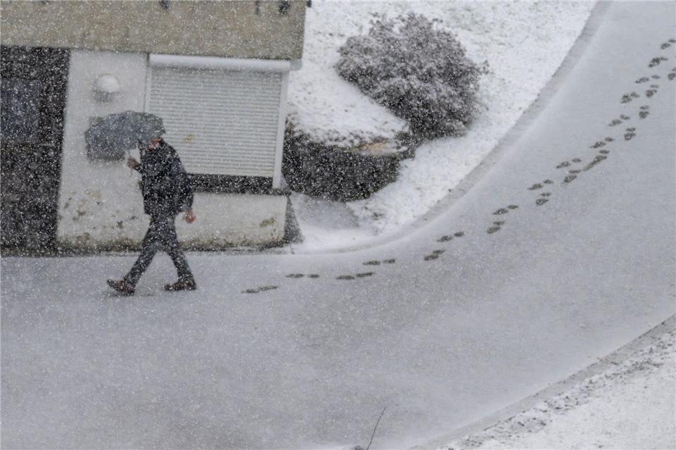 Im Allgäu blieb der Schnee zwischenzeitlich auch auf Straßen liegen.Peter Kneffel/dpa