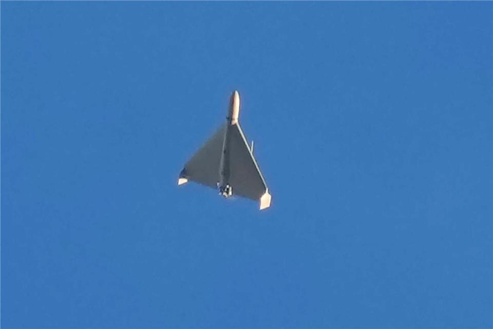 Im Angriffskrieg gegen die Ukraine setzt Russland Kampfdrohnen vom Typ Shahed ein. Deutschland will nun mit Nato-Partnern ebenfalls günstige unbemannte Luftfahrzeuge beschaffen. (Archivbild)Efrem Lukatsky/AP/dpa