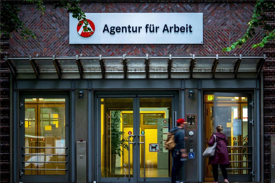 Im April steigt die Zahl der Arbeitslosen in Bremen minimal. (Archivbild)Sina Schuldt/dpa