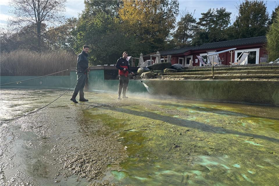 Im Aquarius haben die Revisionsarbeiten begonnen.