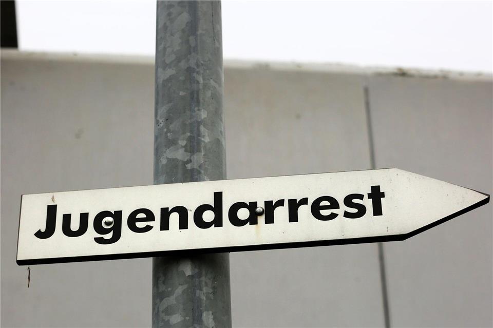 Im Arrest soll den Jugendlichen und Heranwachsenden vermittelt werden, dass sie Verantwortung für ihr Verhalten übernehmen und notwendige Konsequenzen für ihr künftiges Leben ziehen müssen.Bernd Wüstneck/dpa-Zentralbild/dpa