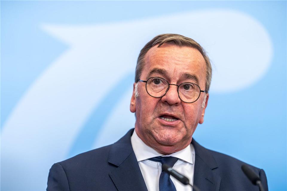 „Im Augenblick gibt es kein Szenario (...), dass der Korken schnell aus der Flasche kommt“, sagt Verteidigungsminister Boris Pistorius.Michael Kappeler/dpa