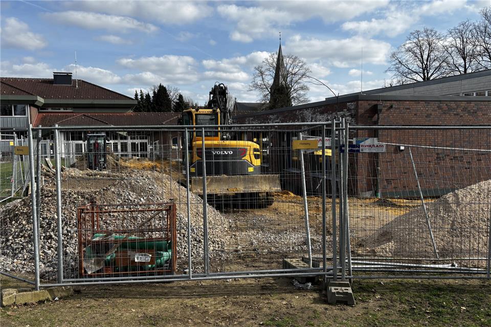Im Augenblick wird noch an dem multifunktionalen Anbau für die Antoniusschule gearbeitet. Die nächste Baustelle wäre dann der Umbau des Verwaltungstraktes.