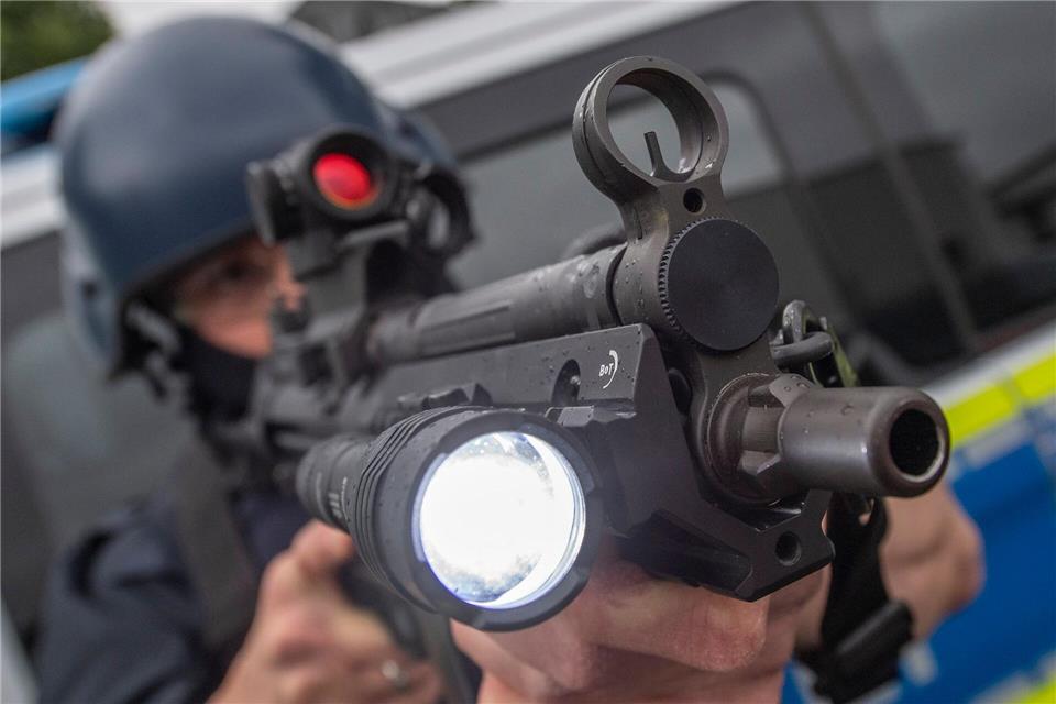 Im August vergangenen Jahres waren mehrere Magazine für die Maschinenpistole MP5 bei der Polizei Bernburg verloren gegangen. (Symbolbild)Boris Roessler/dpa