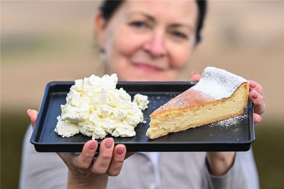 Im Backlädle Thomashof backt man den Käsekuchen noch mit Schichtkäse.Uli Deck/dpa