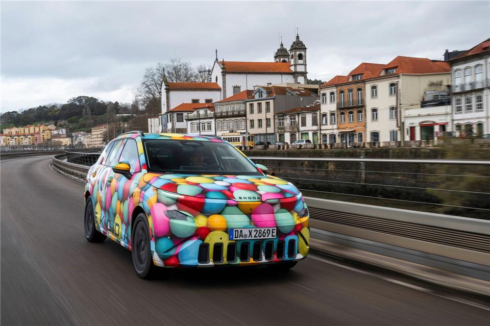 Im Basismodell bietet der Skoda Epiq einen Akku mit 37 kWh für 315 Kilometer, der eine E-Maschine von 85 kW/115 PS speist.·koda Auto/dpa-tmn