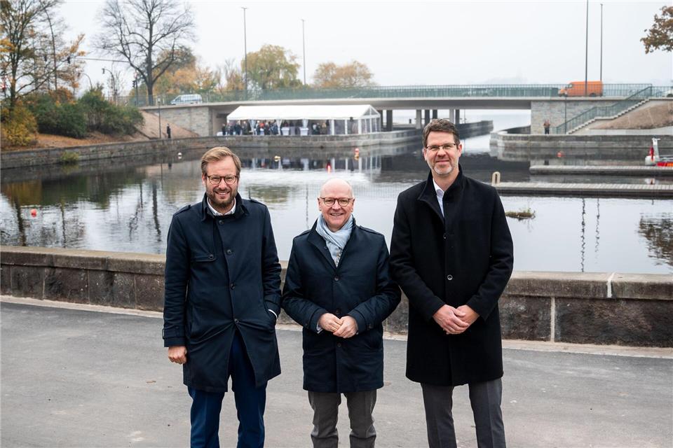 Im Bau-Endspurt 2025 wurden die Flächen rund um die Hohenfelder Bucht instandgesetzt und modern weiterentwickelt.Daniel Bockwoldt/dpa