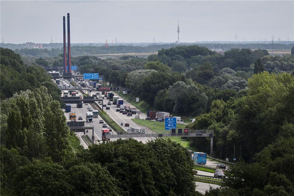 Im Bereich der nur noch eingeschränkt nutzbaren Norderelbbrücke bildeten sich nach Angaben des ADAC im vergangenen Jahr besonders viele Staus. (Archivbild) Christian Charisius/dpa