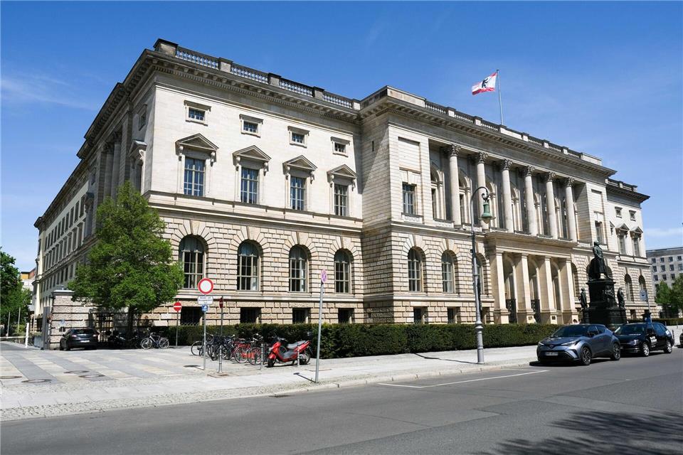 Im Berliner Abgeordnetenhaus treffen Schüler auf Zeitzeugen des Hamas-Massakers in Israel vor gut zwei Jahren. (Archiv)Jens Kalaene/dpa-Zentralbild/ZB