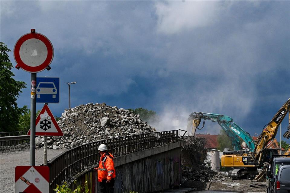 Im Berliner Ortsteil Oberschöneweide musste im vergangenen Jahr die Brücke an der Wuhlheide abgerissen werden. (Archivbild)Jens Kalaene/dpa