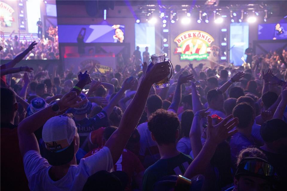 Bilder des Tages  Im Bierkonig wird auf der Saisonabschlussparty zum Ende des Sommers 2025 gefeiertClara Margais/dpa