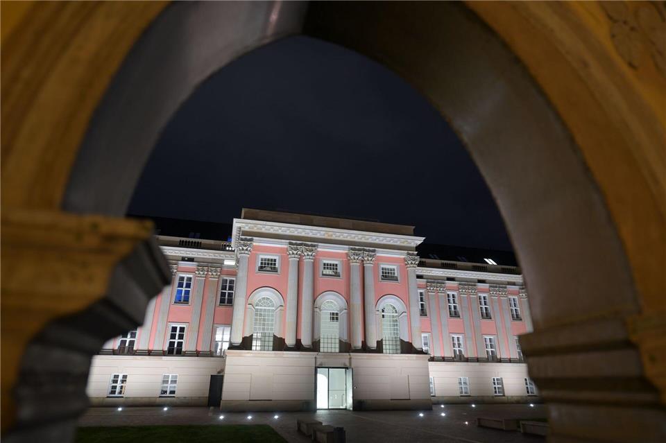Im Brandenburger Landtag spitzt sich die Koalitionskrise nach dem Austritt von vier Parteimitgliedern des BSW zu. (Archivbild)Michael Bahlo/dpa