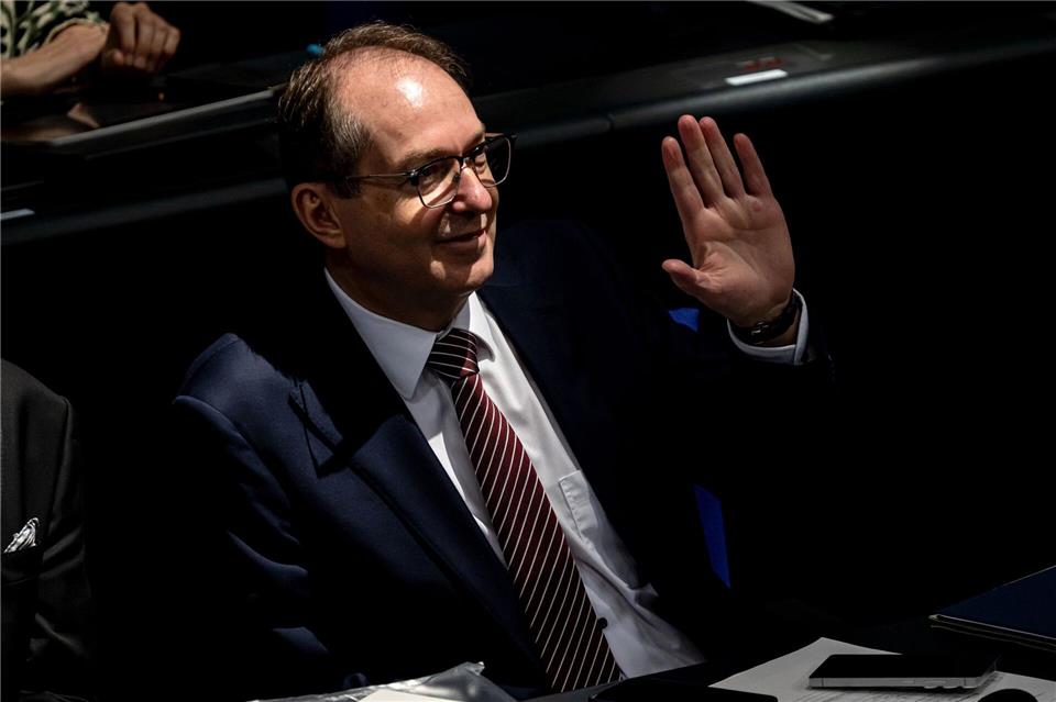 Im Bundestag warb Bundesinnenminister Alexander Dobrindt (CSU) am Donnerstag um Zustimmung zum neuen Bundespolizeigesetz. (Archivfoto)Fabian Sommer/dpa
