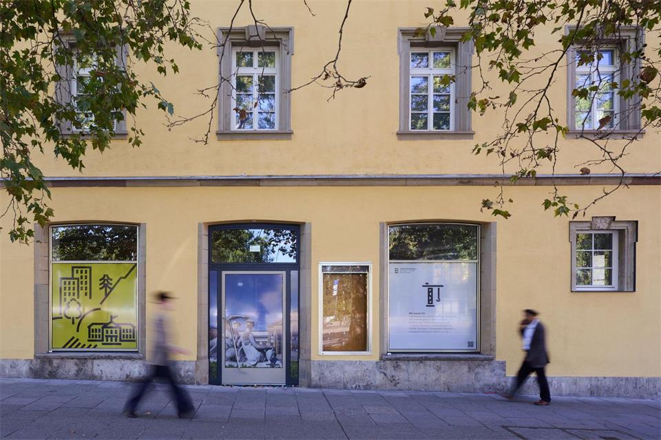 Im „Café Planie“ mitten in Stuttgart wird seit Jahren kein Kaffee mehr serviert. Dadurch entgehen dem Land Pachteinnahmen, kritisiert nun der Steuerzahlerbund. (Archivbild)Marijan Murat/dpa