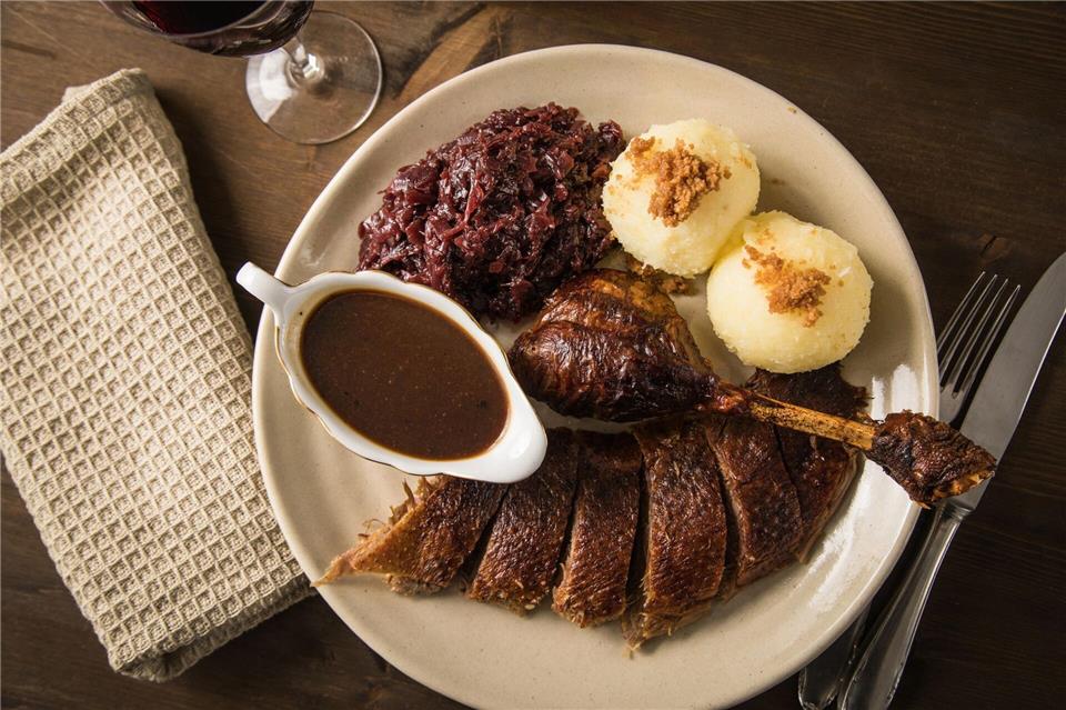 Im Check der „Öko-Test“ schnitten die getesteten Bio-Marken beim Rotkohl mit „sehr gut“ ab. Von den 15 konventionellen Produkten schafften dagegen nur fünf ein „Gut“.Christin Klose/dpa-tmn