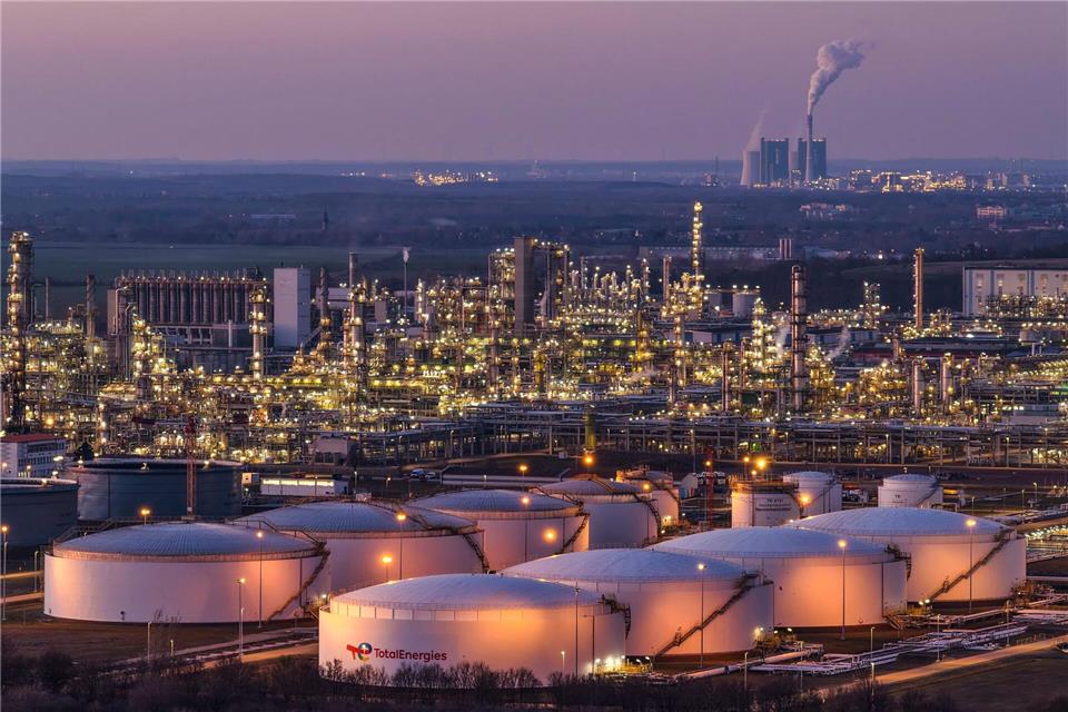 Im Chemiepark in Leuna soll eine Pilotanlage zur Protein-Produktion neue Jobs schaffen. (Archivbild)Jan Woitas/dpa