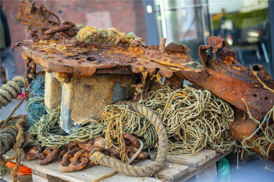 Im Cuxhavener Museum sind schon erste Teile des Wracks zu sehen.Sina Schuldt/dpa