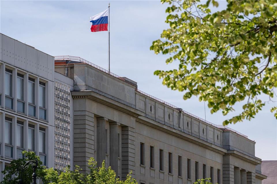 Im Dezember wurde der russische Botschafter ins Auswärtige Amt einbestellt. Grund waren laut Bundesregierung hybride Attacken, zu denen ein Cyberangriff gegen die Deutsche Flugsicherung (DFS) zählte. (Symbolbild)Soeren Stache/dpa