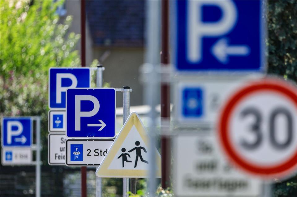 Im Dorf Störmthal gibt es Unmut über einen Schilderwald.Jan Woitas/dpa