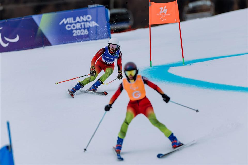 Im Duett bergab: Johanna Holzmann (vorn) und Maya Fügenschuh.Philipp von Ditfurth/dpa