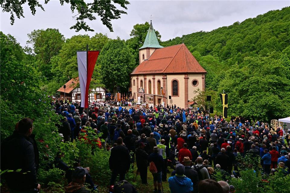 Im Eichsfeld wird Christi Himmelfahrt mit einer Männerwallfahrt gefeiert. Sie steht dieses Jahr unter dem Leitwort „In der Hoffnung leben – auch wenn die Welt wankt“. (Archivbild) Martin Schutt/dpa