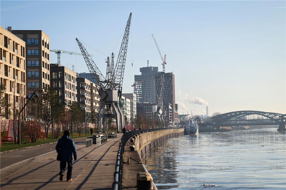 Im Elbtower soll ein Fünf-Sterne-Luxushotel entstehen. (Archivbild)Christian Charisius/dpa