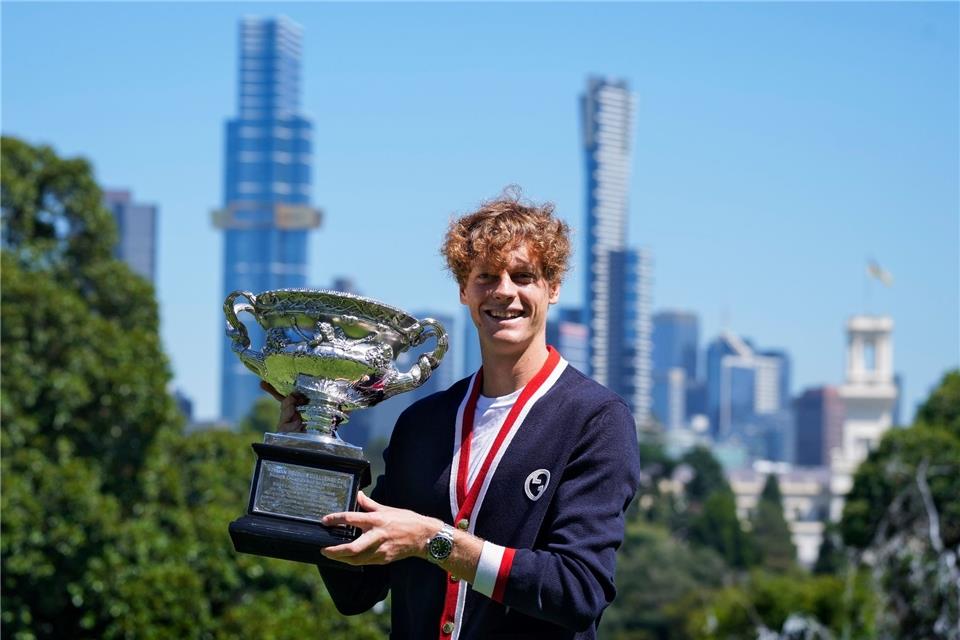 Im Endspiel von Melbourne lag der Italiener Jannik Sinner bereits mit zwei Sätzen zurück, ehe er die Partie doch noch drehte.