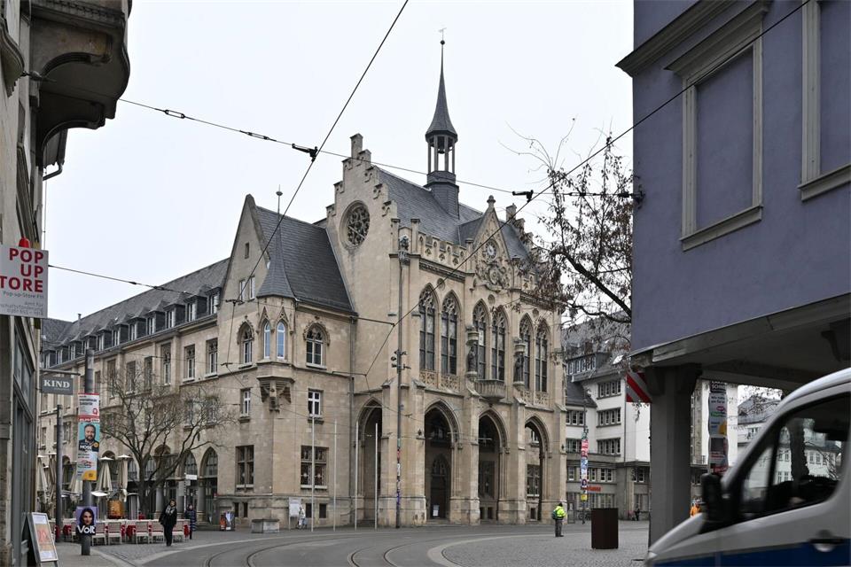 Im Erfurter Rathaus sorgt man sich noch nicht um die Aufrufe zu Protesten in Thüringens Landeshauptstadt für den 31. Oktober. (Archivbild)Martin Schutt/dpa