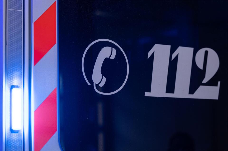 Im Ernstfall sollte schnell die 112 angerufen werden. (Symbolbild)Hannes P Albert/dpa