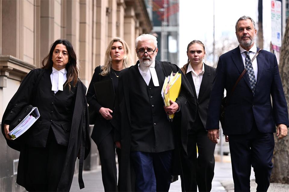 Im Fall einer wegen dreifachen Mordes mit Giftpilzen zu lebenslanger Haft verurteilten Frau hat in Australien die Berufungsverhandlung begonnen. Die Anwälte (Bild) beanstanden Verfahrensfehler.Joel Carrett/AAP/dpa